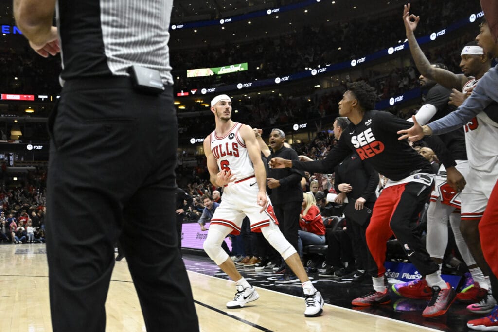 Alex Caruso heroics get Chicago Bulls back on track with win over Toronto