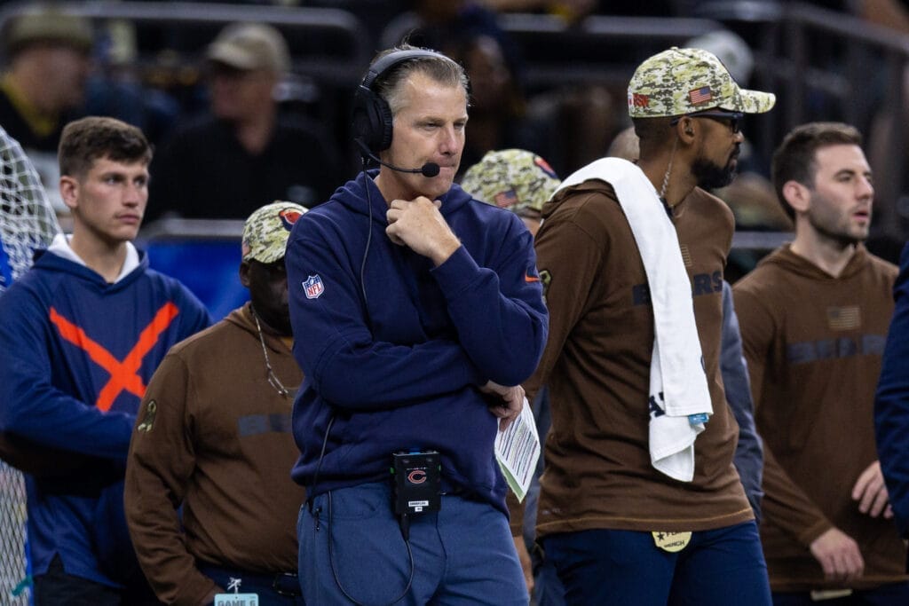 Hoge’s Bears Things: What’s going on with Justin Fields’ status for the Panthers game?