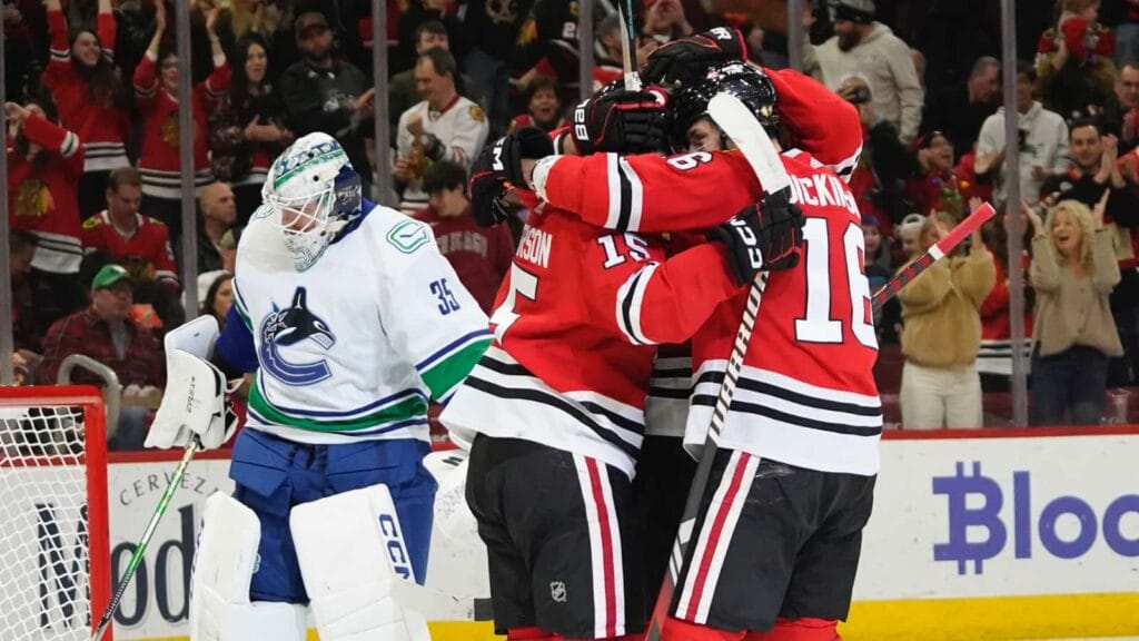 Hawks Hits: Comeback efforts not enough as Blackhawks lose to Canucks