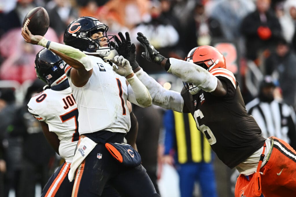 Playing safe vs. aggressive: Finding the right balance for Chicago Bears QB Justin Fields