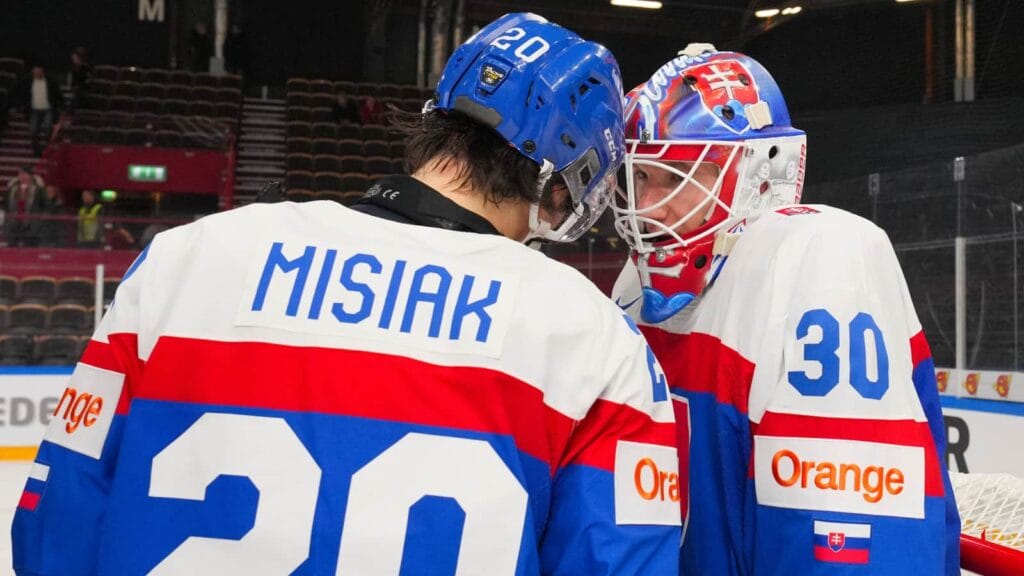 Blackhawks Rebuild Report: Adam Gajan, prospects shine as World Juniors begin