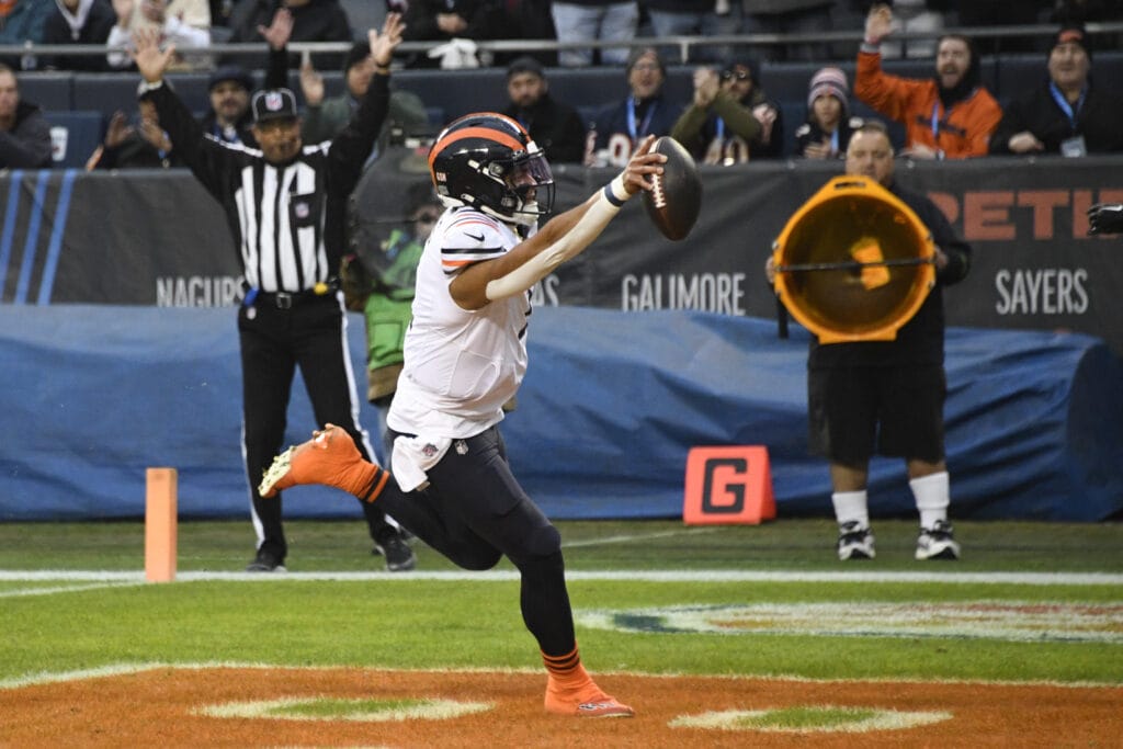 What goals do Justin Fields and the Bears’ offense have for the final two games of the regular season?
