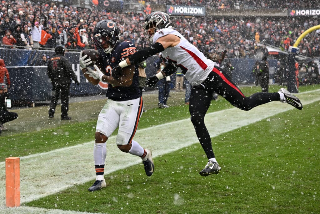 Instant Reactions: Justin Fields and Bears blast by Falcons in Soldier Field finale