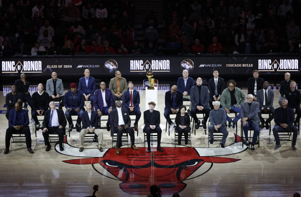 Chicago Bulls Ring of Honor tarnished by boos for Jerry Krause