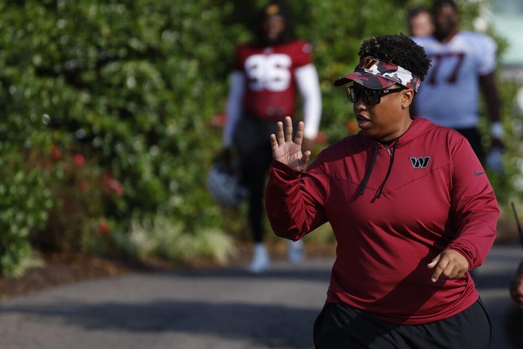 Report: Chicago Bears hire Jennifer King, the first female coach in team history
