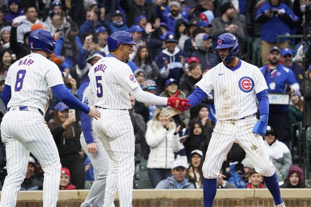 CHGO Cubs Weekly: A playoff atmosphere at Wrigley in April