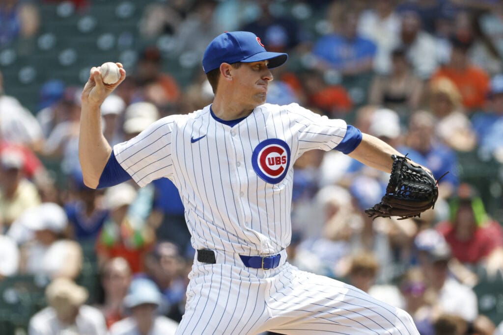 Chicago Cubs starting pitcher Kyle Hendricks (28) delivers a pitch against the San Francisco Giants during the first inning at Wrigley Field.