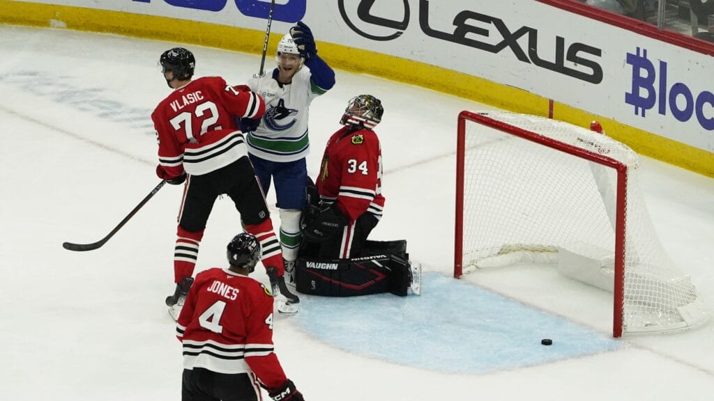 Morning Chirps: Plenty of blame to go around after another Blackhawks loss