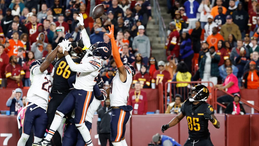 Chicago Bears defenders jump, leaving Noah Brown wide open on Hail Mary vs. Commanders