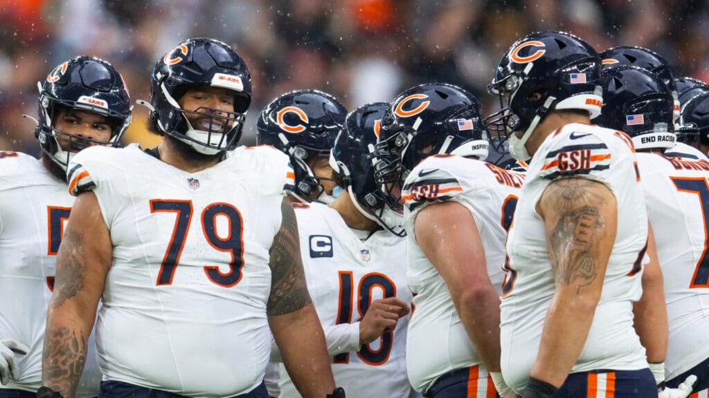 Chicago Bears offensive lineman Matt Pryor among members of the offense