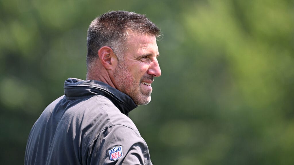 Former head coach Mike Vrabel, a potential candidate for Chicago's vacancy in 2025