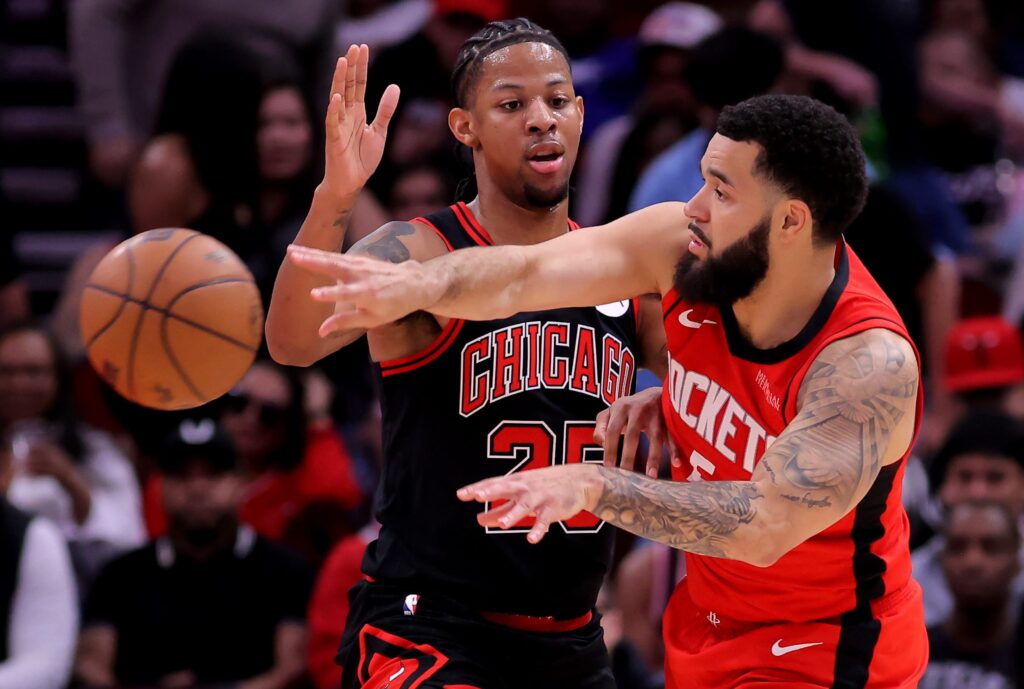 Chicago Bulls' guard Dalen Terry defends against Fred VanVleet