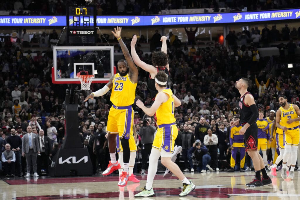 Josh Giddey wins it for the Chicago Bulls with a half-court, buzzer-beating heave