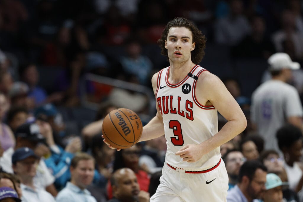 Josh Giddey brings the ball up the floor for the Chicago Bulls