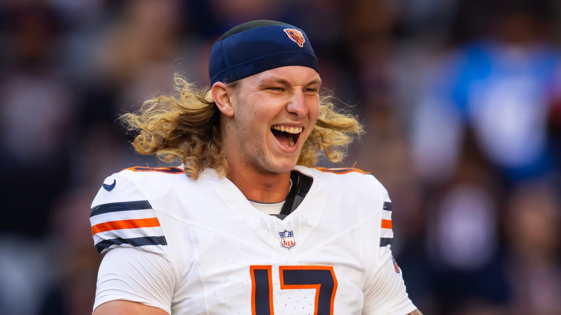 Chicago Bears quarterback Tyson Bagent (17) against the Arizona Cardinals at State Farm Stadium.