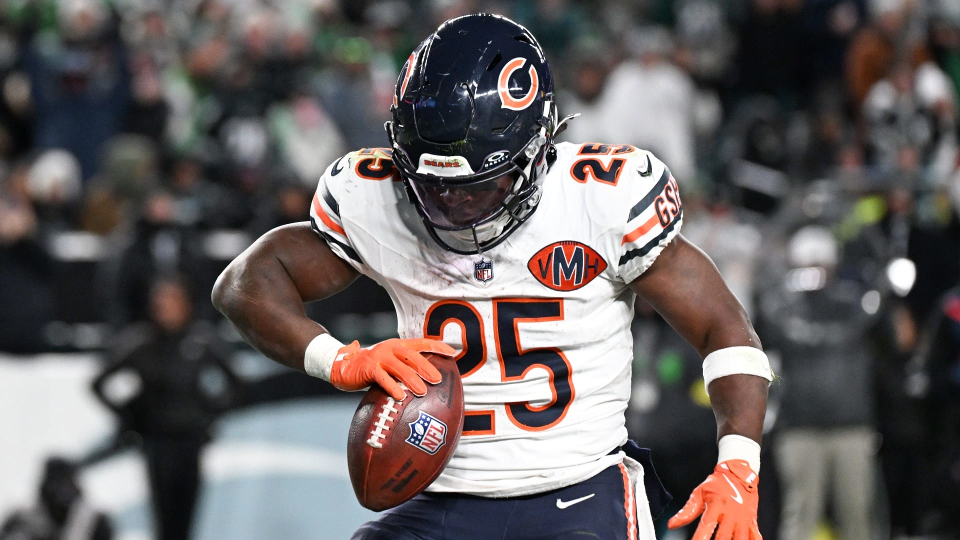 Chicago Bears running back Kyle Monangai (25) celebrates after scoring a touchdown against the Philadelphia Eagles during the fourth quarter of the game at Lincoln Financial Field. Mandatory Credit: Eric Hartline-Imagn Images