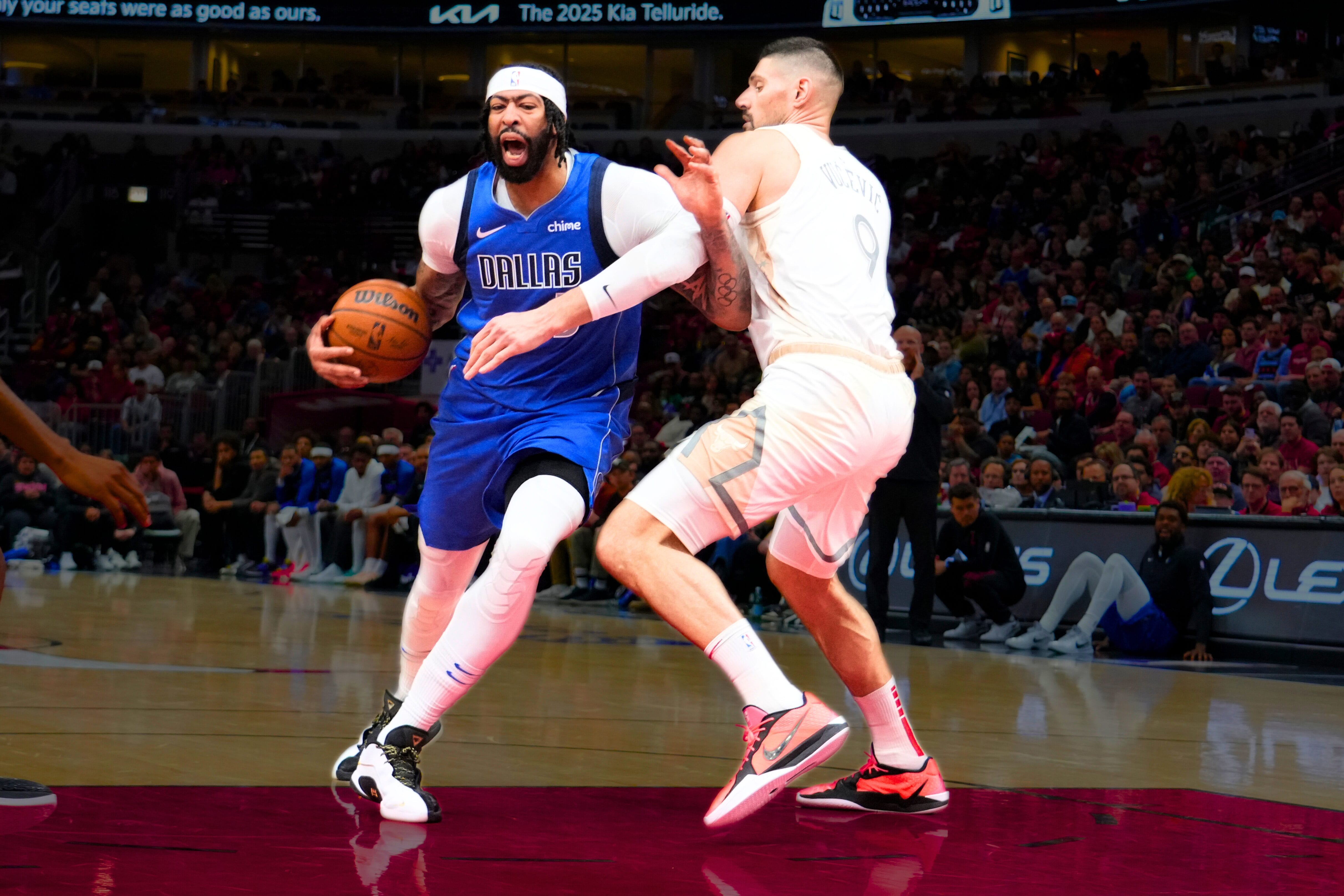 Oct 29 2025 Chicago Illinois USA Sacramento Kings guard Zach LaVine 8 shoots against Chicago Bulls forward Matas Buzelis 14 during the first half at United Center