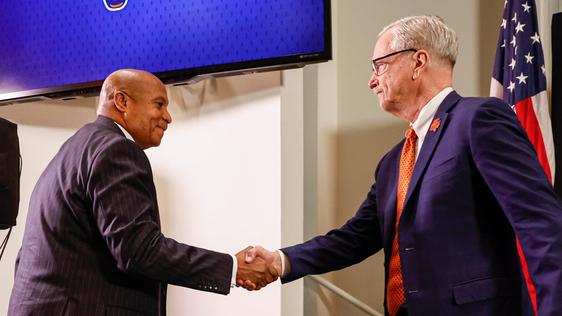 New Chicago Bears president and CEO Kevin Warren (left) shakes hands with chairman George H. McCaskey (R) during the press conference at Halas Hall. Mandatory Credit: Kamil Krzaczynski-Imagn Images