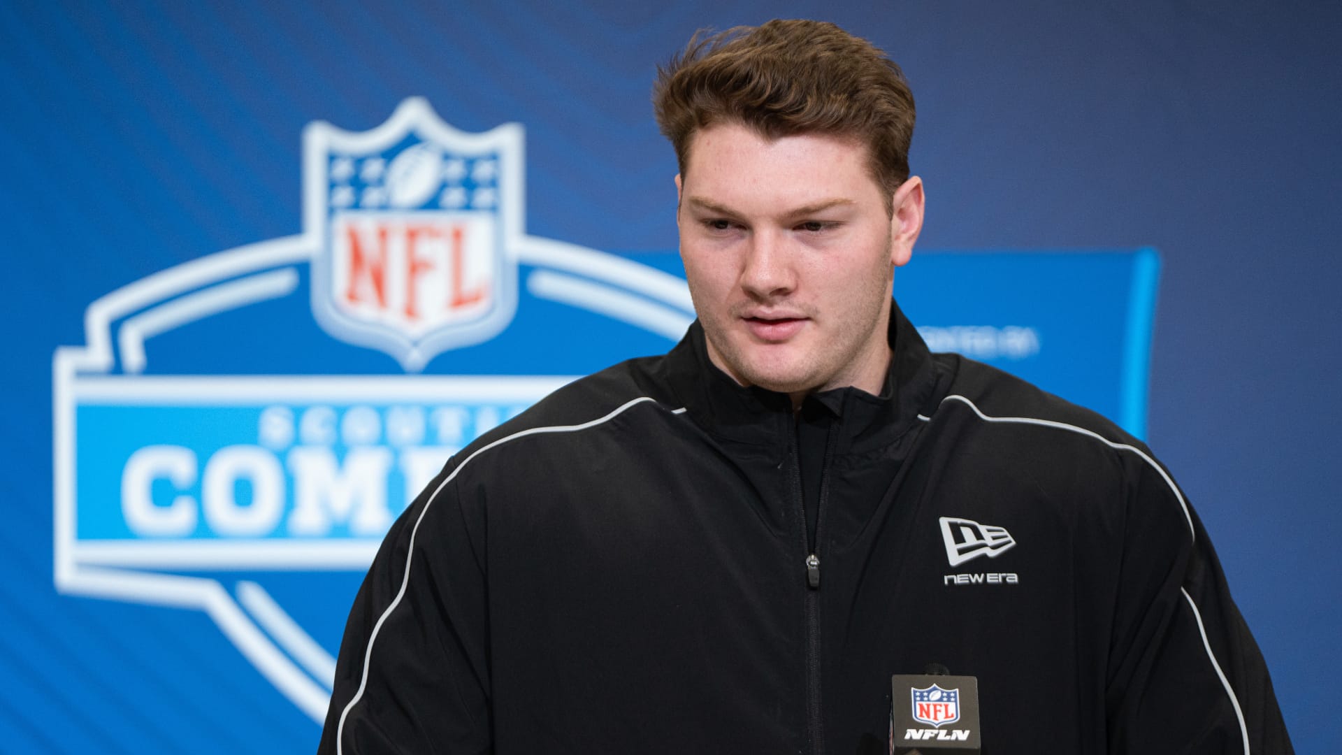 Bears draft prospect and Auburn offensive lineman Connor Lew (OL32) speaks to members of the media during the NFL Combine at the Indiana Convention Center. Mandatory Credit: Jacob Musselman-Imagn Images