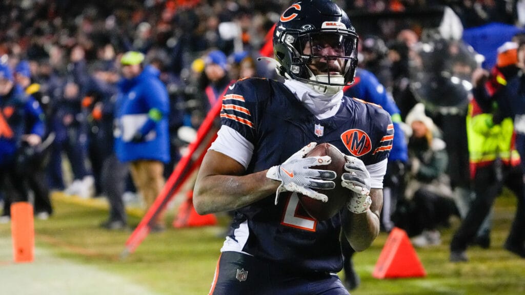 Chicago Bears wide receiver DJ Moore (2) makes the eventual game winning touchdown catch against the Green Bay Packers during the second half of an NFC Wild Card Round game at Soldier Field. Mandatory Credit: David Banks-Imagn Images