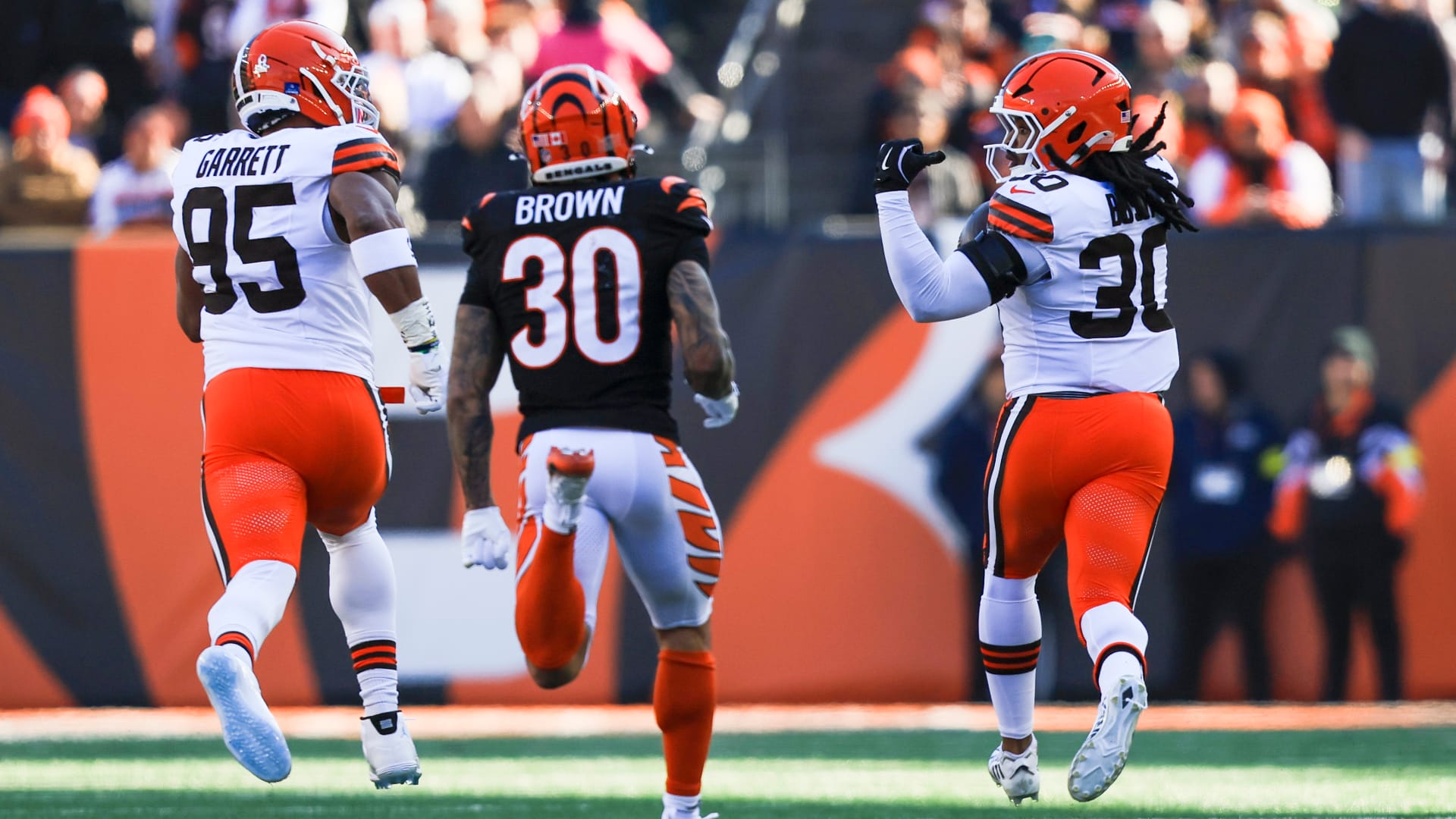 New Bears ad ex-Browns LB Devin Bush (30)