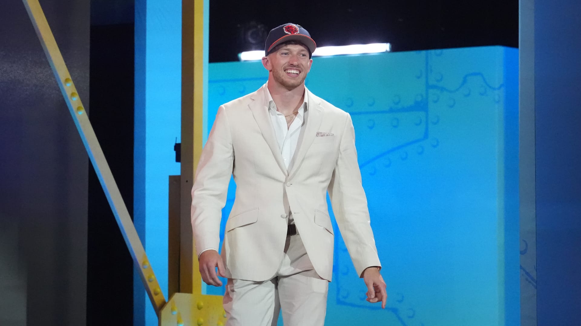 Oregon Ducks defensive back Dillon Thieneman is selected by the Chicago Bears as the number 25 pick during the 2026 NFL Draft at Acrisure Stadium. Mandatory Credit: Kirby Lee-Imagn Images