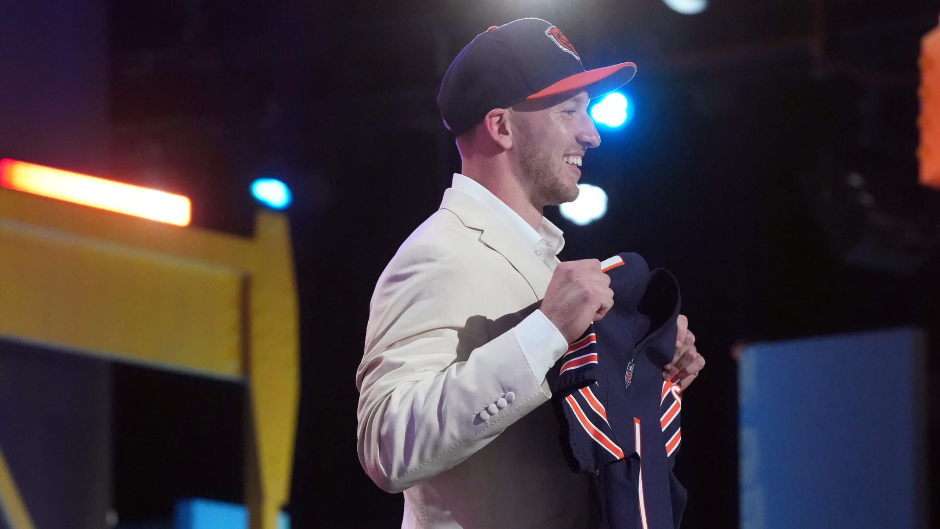 Oregon Ducks defensive back Dillon Thieneman is selected by the Chicago Bears as the number 25 pick during the 2026 NFL Draft at Acrisure Stadium.