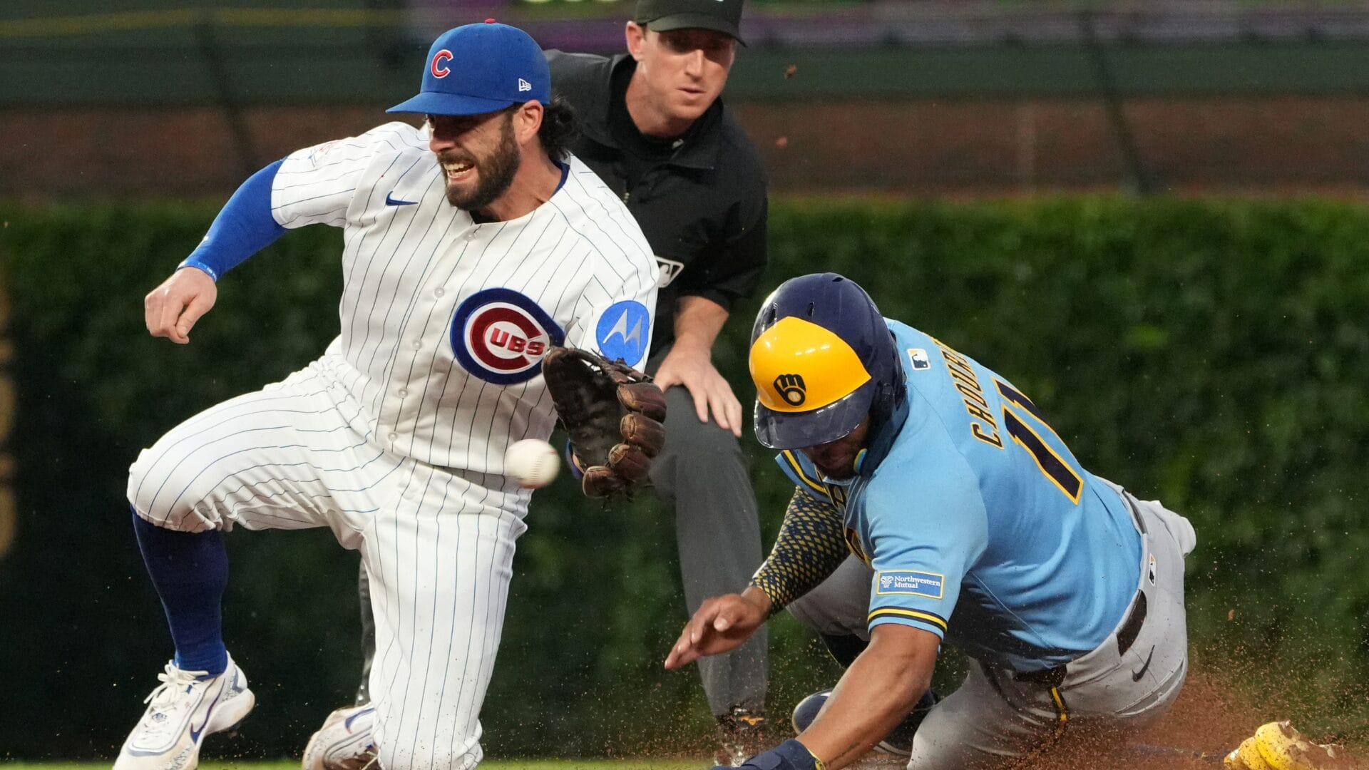 Milwaukee Brewers left fielder Jackson Chourio steals second base as Chicago Cubs shortstop Dansby Swanson takes a throw at Wrigley Field. (David Banks-Imagn Images)
