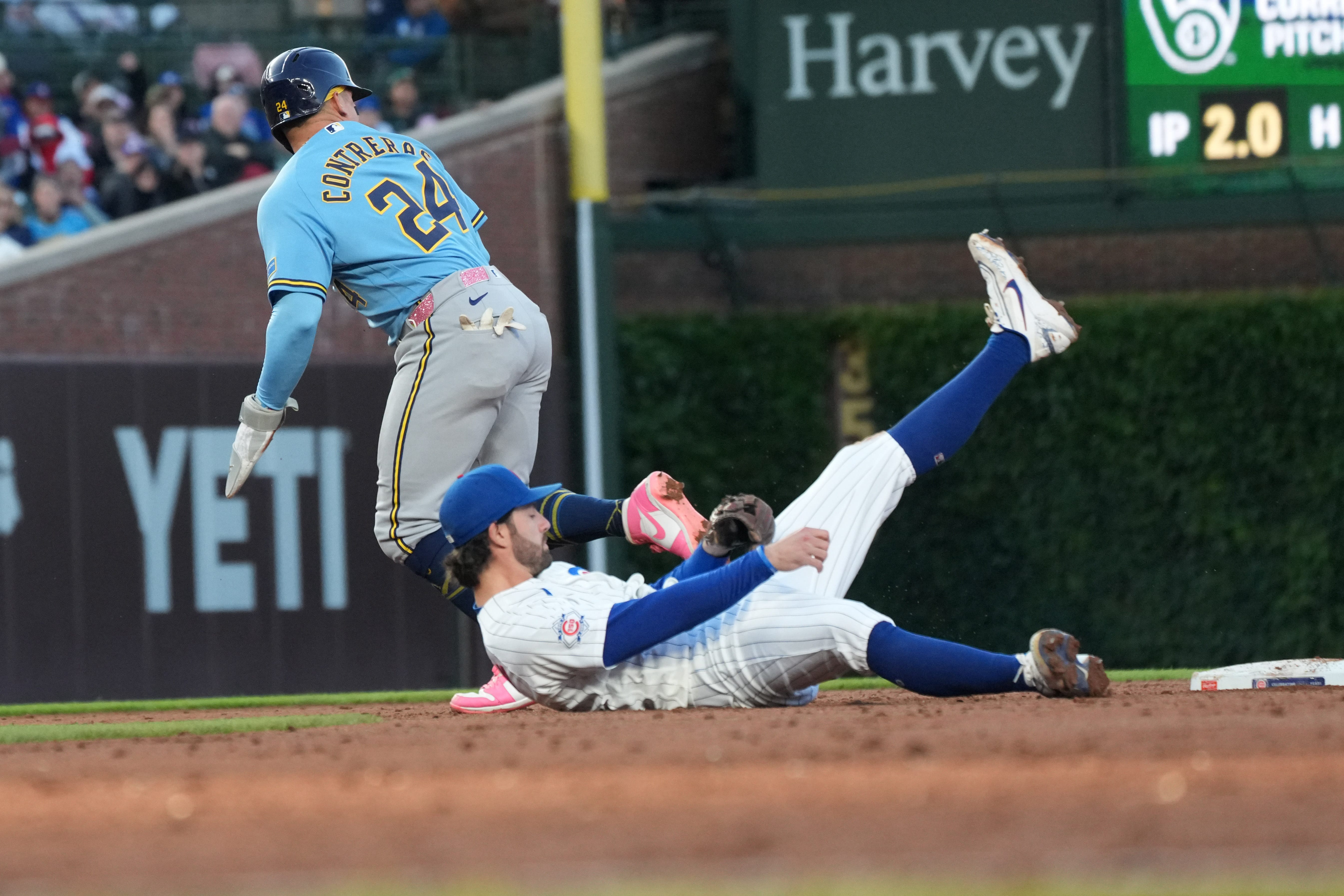 May 20, 2026; Chicago, Illinois, USA; Milwaukee Brewers catcher William Contreras (24) steals second base as Chicago Cubs shortstop Dansby Swanson (7) can’t handle the throw during the third inning at Wrigley Field.
