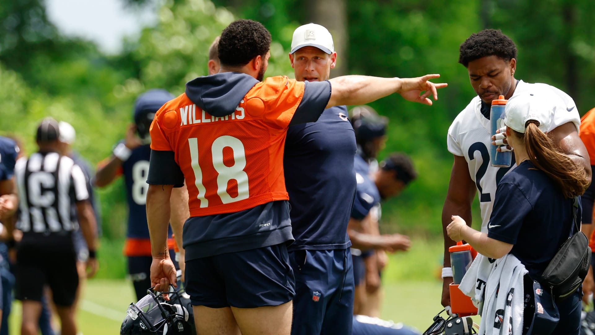 Chicago Bears quarterback Caleb Williams (18) talks with head coach Ben Johnson during Minicamp at Halas Hall. Mandatory Credit: Kamil Krzaczynski-Imagn Images