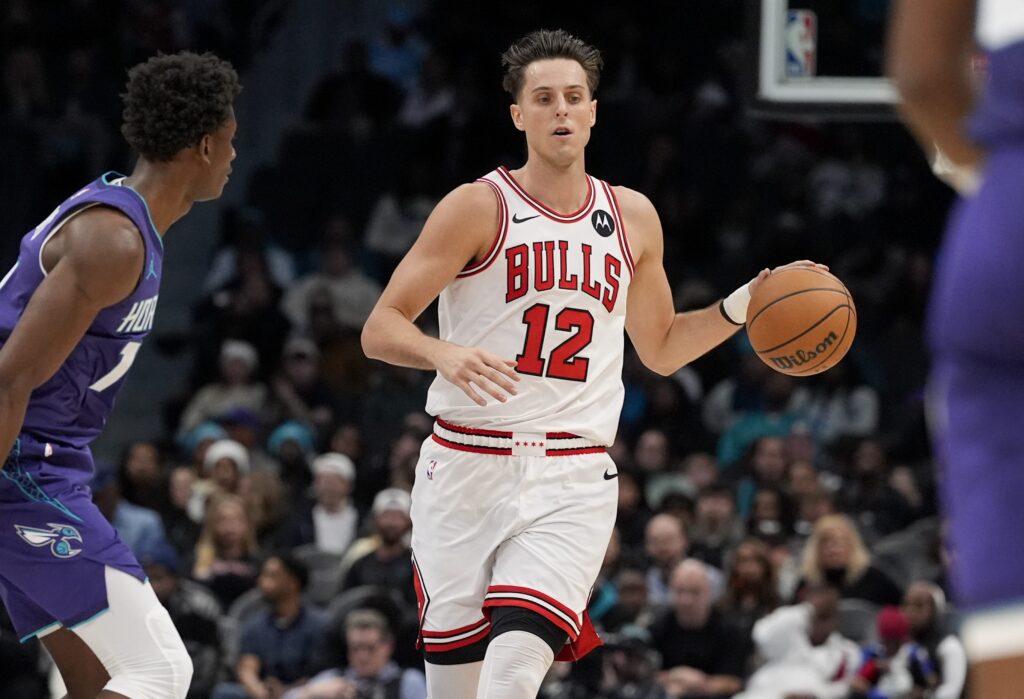 Reaction: Bulls extend Zach Collins in first move of free agency