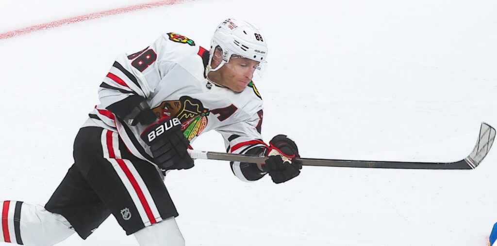 Blackhawks training camp notebook: Patrick Kane changing sticks after 19 years with Bauer