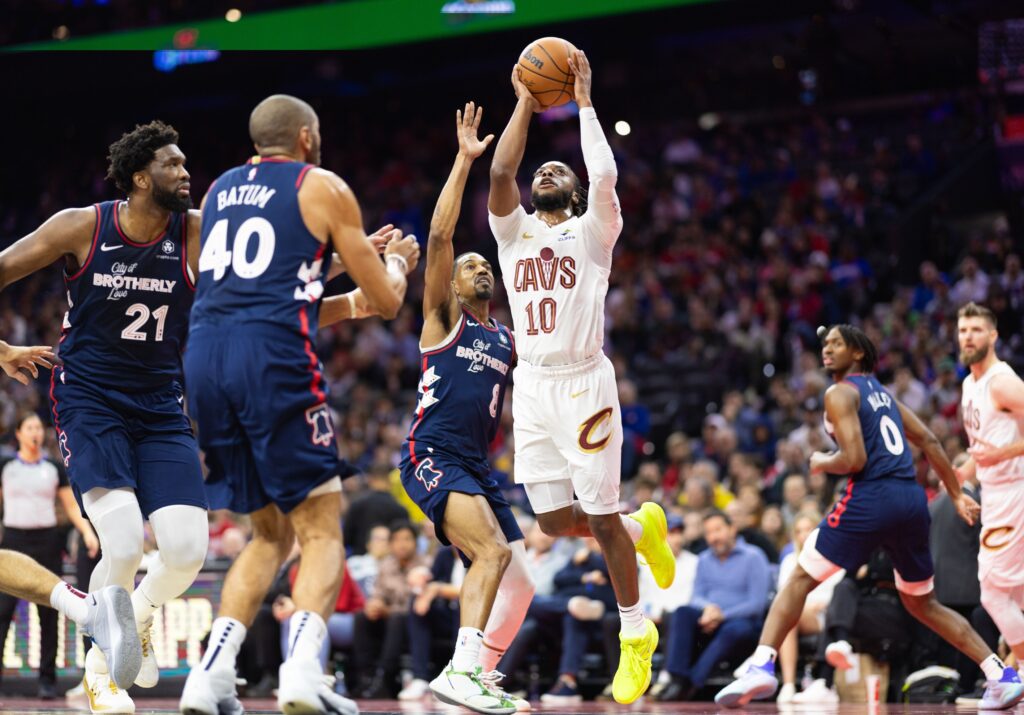 Darius Garland scoring against the Sixers.