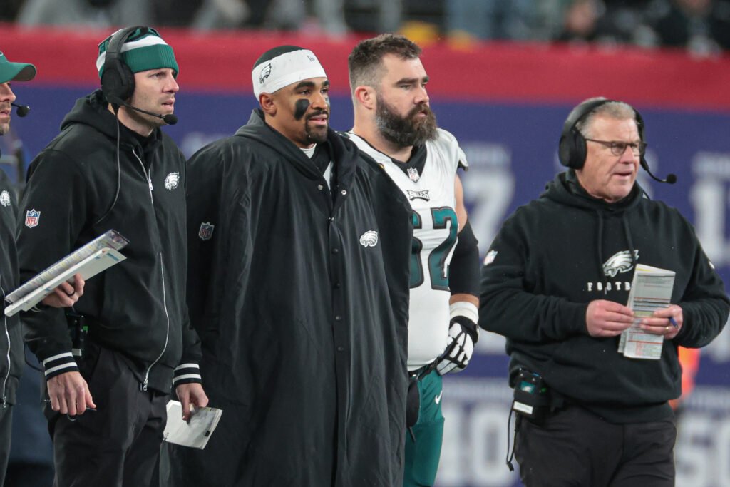 Struggling Eagles still open as favorites over Tampa Bay