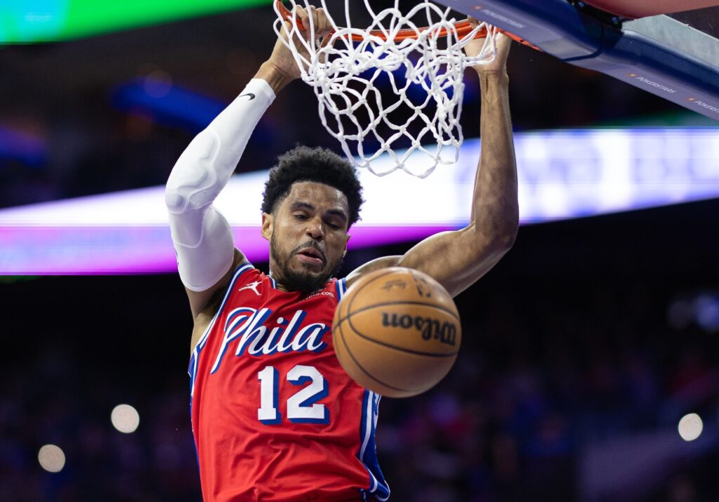 Tobias Harris dunking.