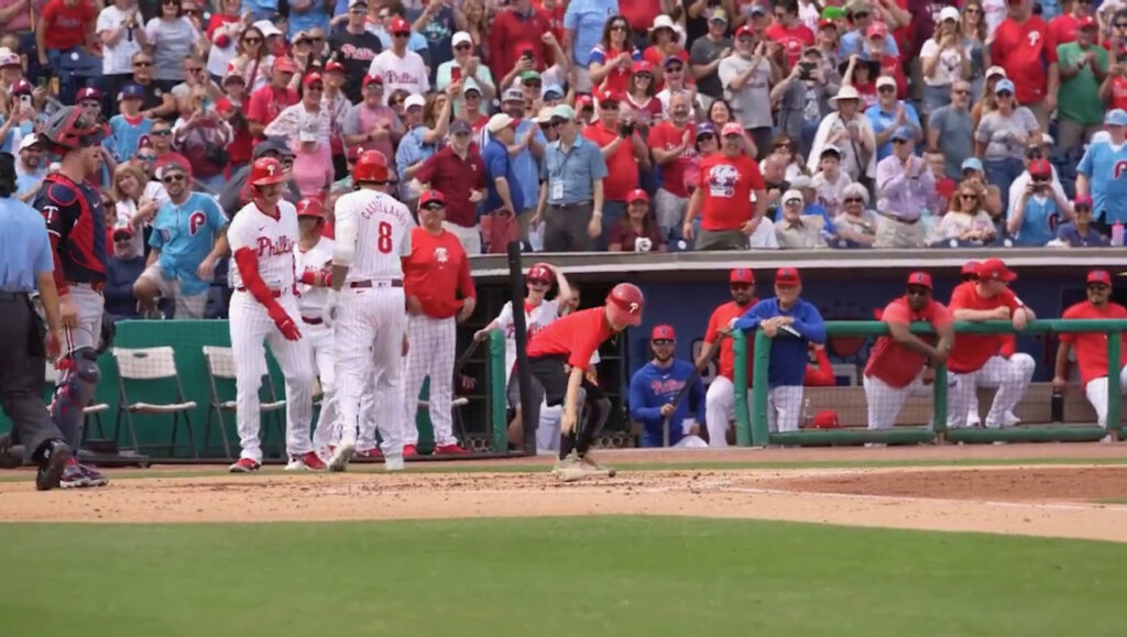 Castellanos goes deep in Phillies win over Twins
