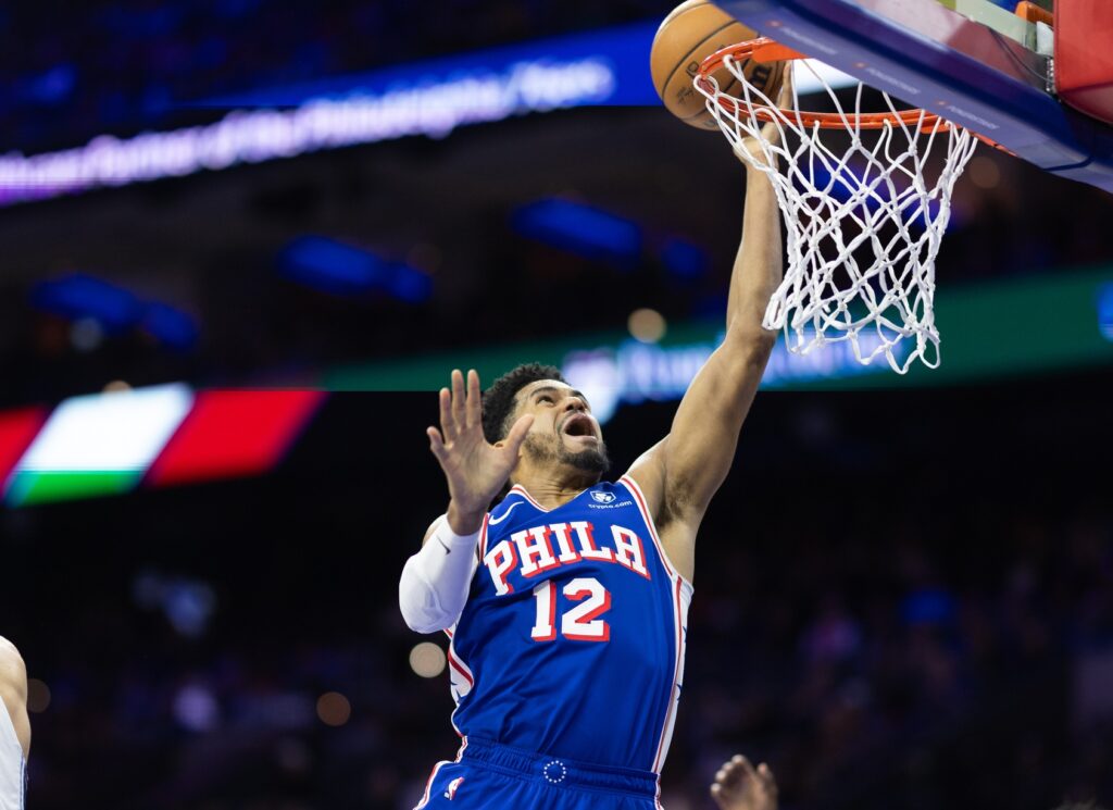 Tobias Harris attempting to make a layup.