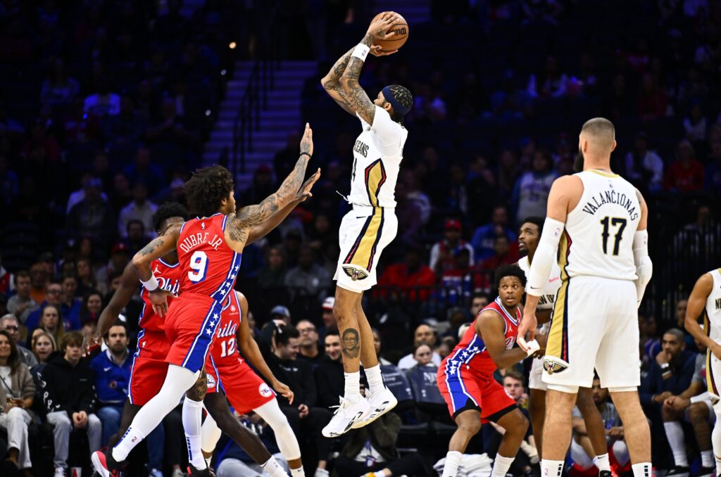 Brandon Ingram shooting a jumper vs. the Sixers.