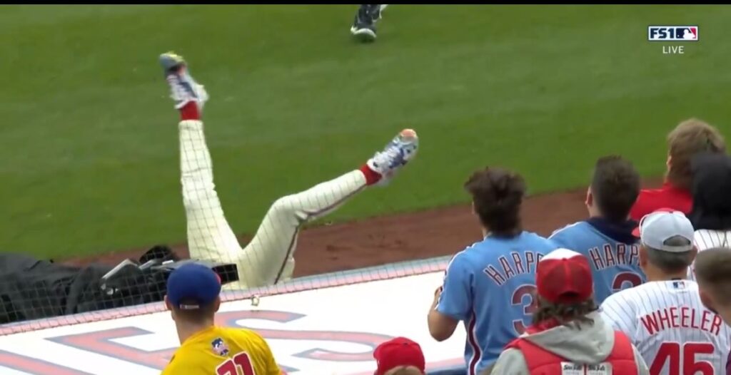Cunning Phillies lose again to give Braves false sense of security
