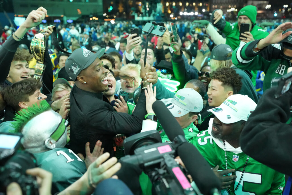 Bowen: Dream scenario for Howie Roseman and the Eagles