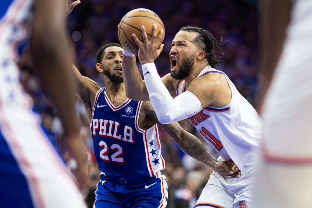 Jalen Brunson grifting through a Game 6 Knicks win.
