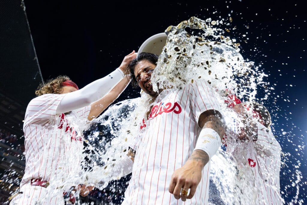 Phillies walk off Brewers in ten innings, improve to 43-19