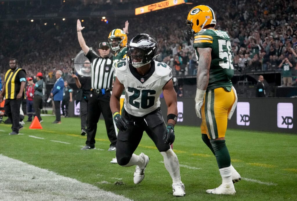 Eagles 34, Packers 29: Saquon Barkley’s hat trick in franchise debut dazzles crowd in Brazil futbol stadium