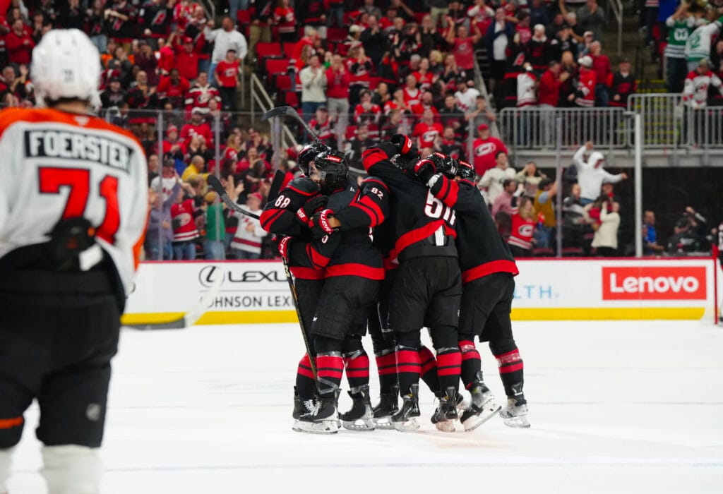 Flyers fall in dramatic fashion to Hurricanes by 6-4 final score