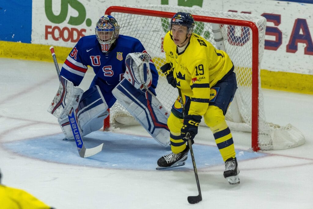 Getting to know Jack Berglund: The Flyers’ 2024 second round pick talks his background, his recent injury, and his new skate sizes