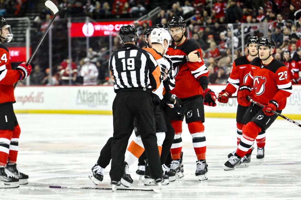 10 observations: Flyers let Devils run wild in second period, cruise to 5-0 win