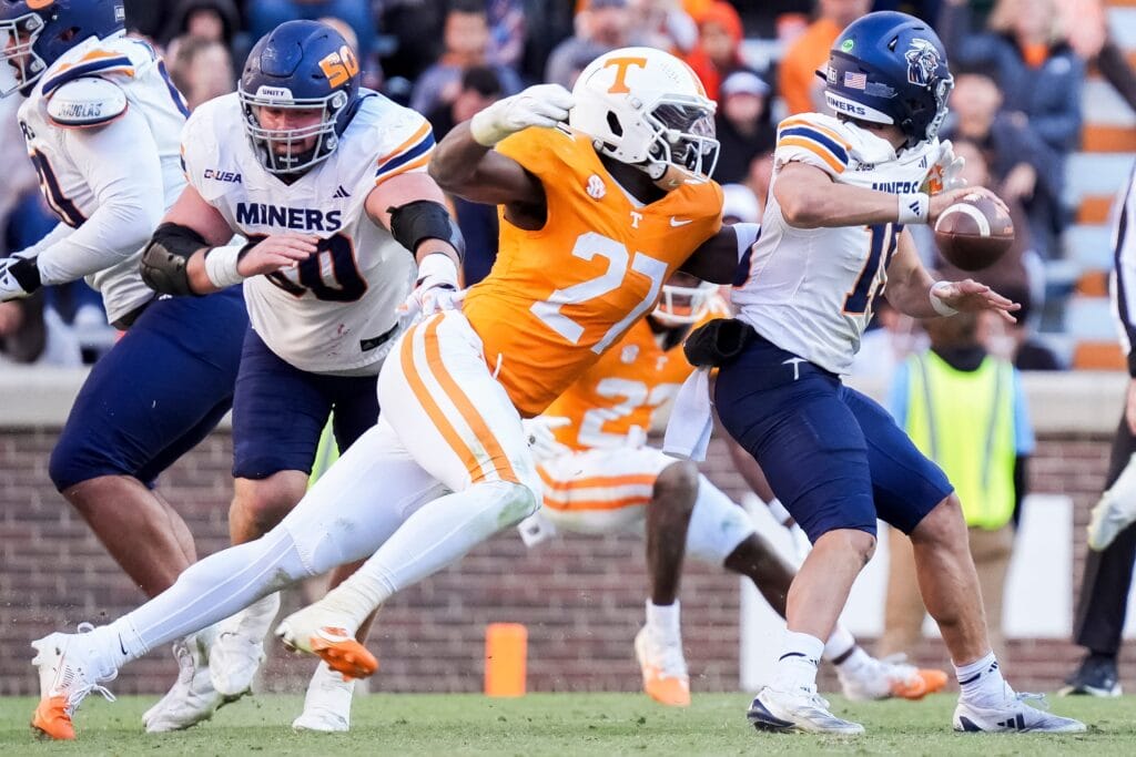 Eagles 7-round mock draft: Can Tennessee pass rusher James Pearce Jr. become the next Josh Sweat?