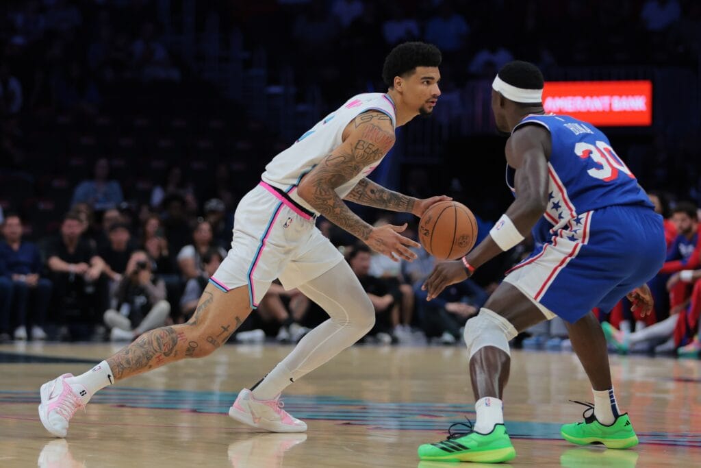 Adem Bona guards Kel'el Ware.