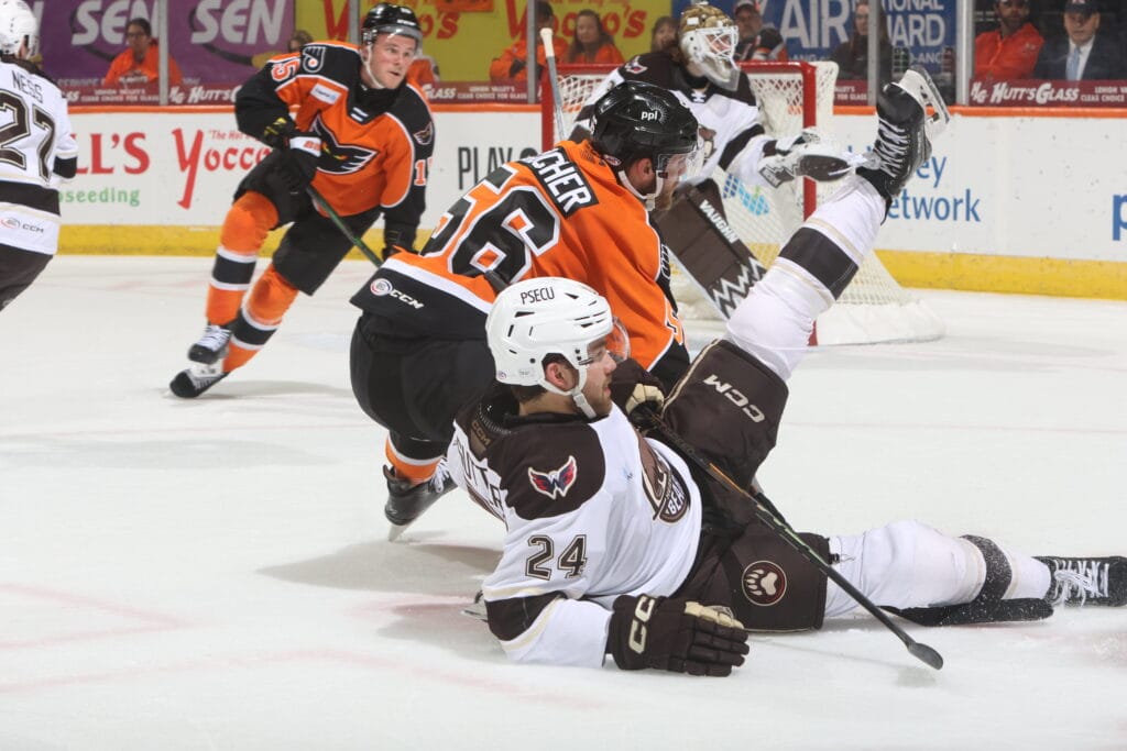 Phantoms pull ahead in series against Bears with 4-2 Game 3 win