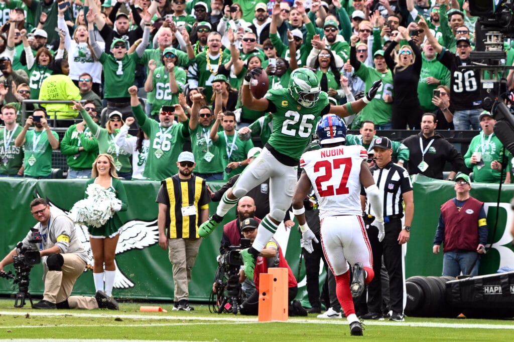 Instant Observations from Eagles 38, Giants 20: Saquon Barkley gets back on track against his old team